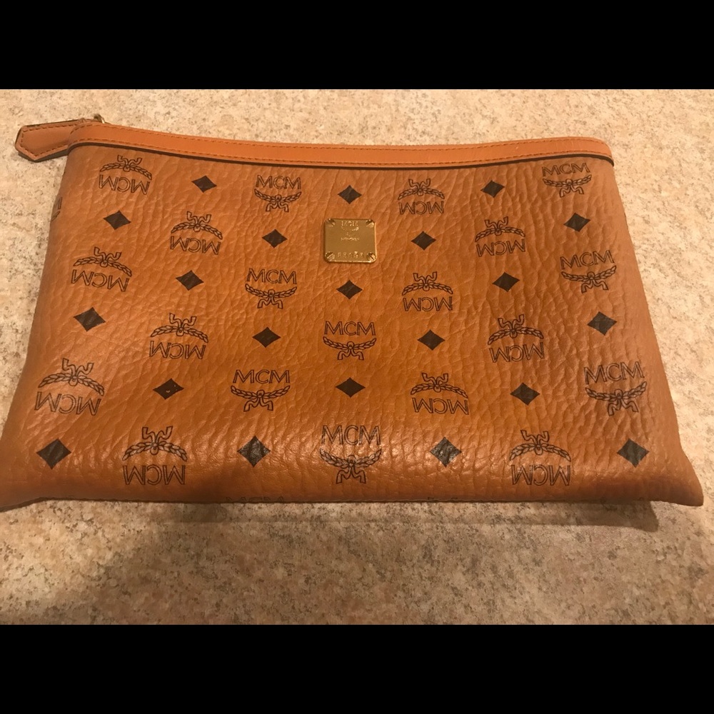 MCM Zipper Clutch